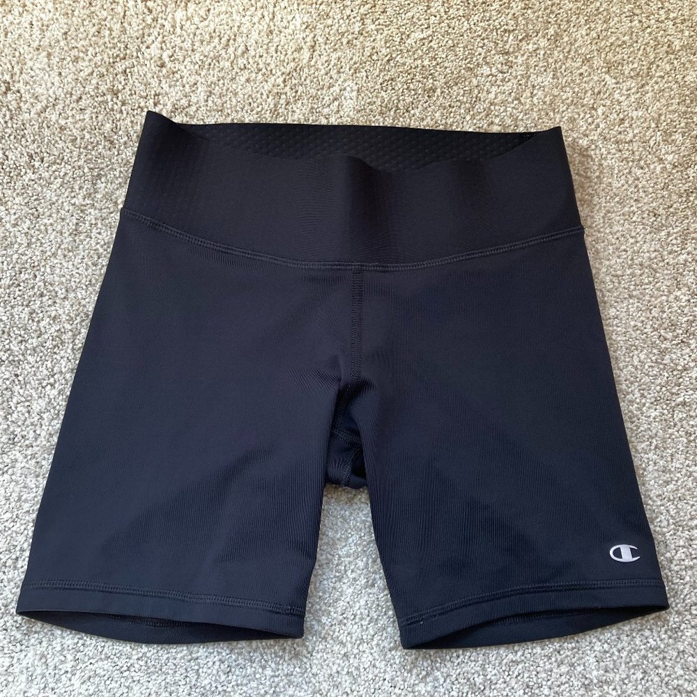 Women's Under Armour Heat Gear Mid-Rise Middy Shorts (size S)